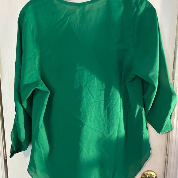 Lot of small blouses. - Picture 10 of 16